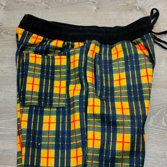 Plaid Fashion Nova Sweatpants - Picture 7 of 9